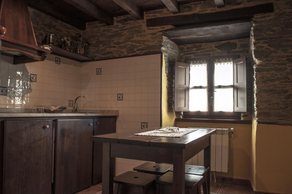 Apartamentos A Retoral Coana Bilik gambar